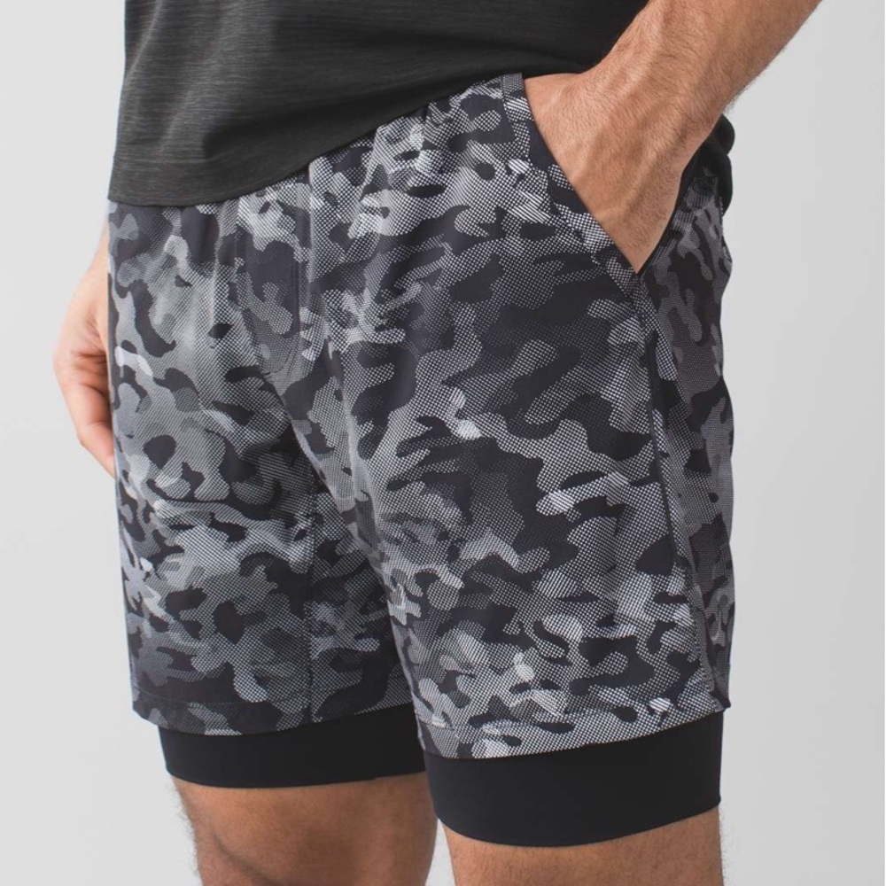 Lululemon Men’s Repetition Black Camo Shorts | Size M